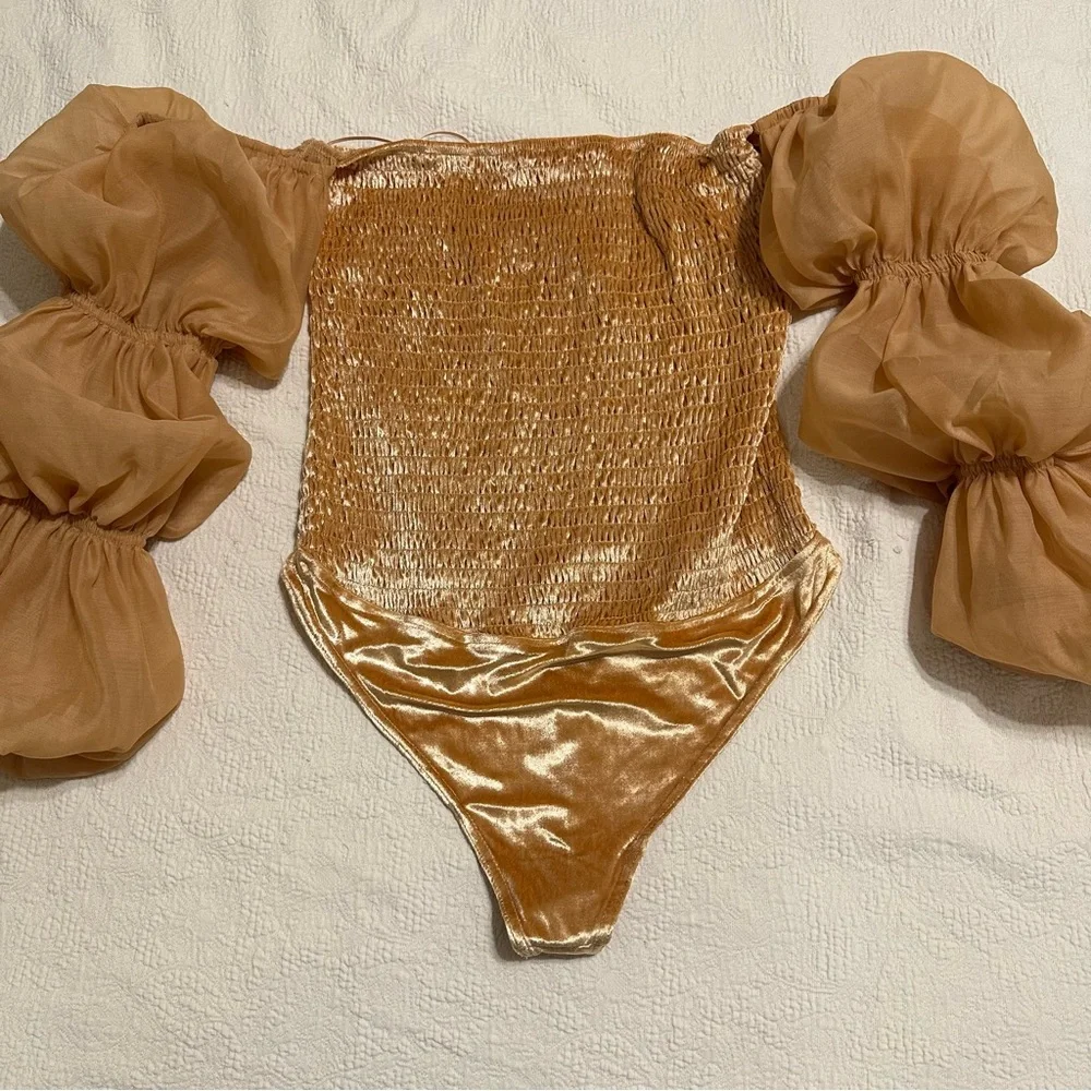 NEW ⭐️⭐️ Intimately Free People Gold velvet Bodysuit with Puff Sleeves sz XL - Picture 2 of 8